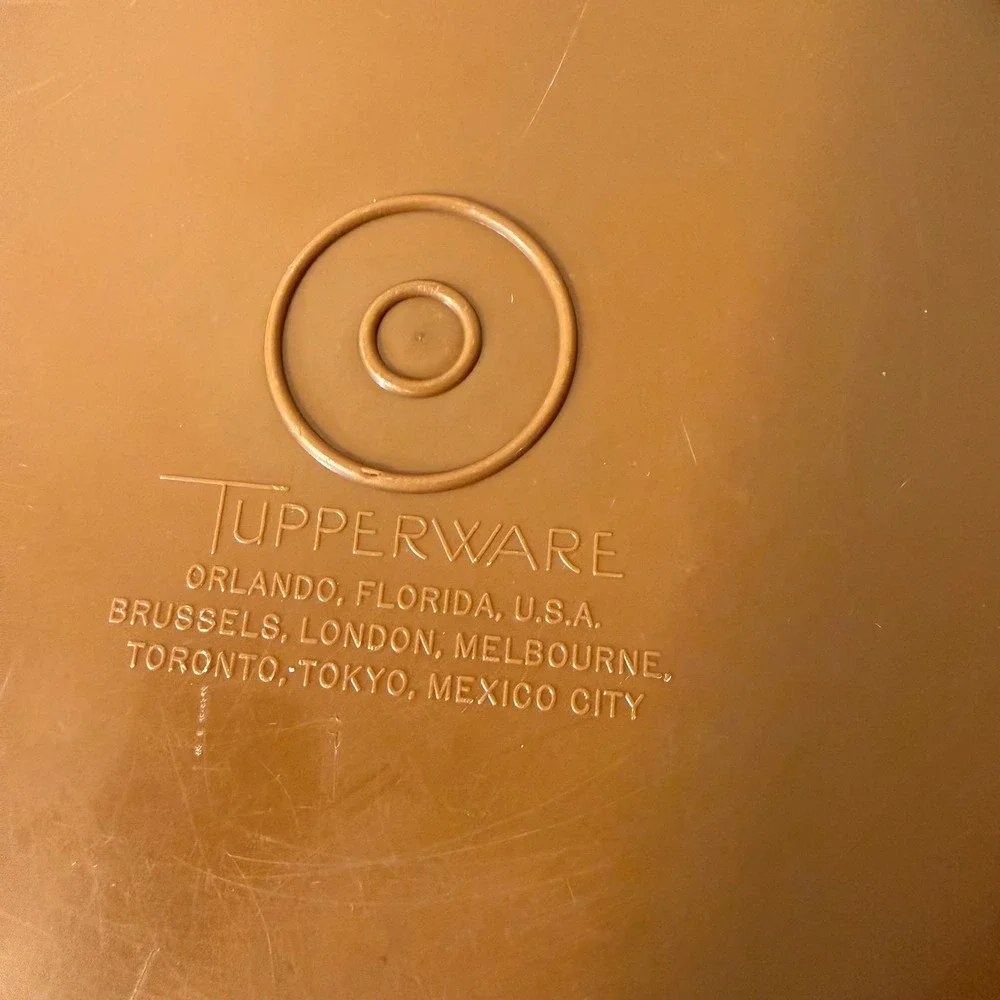Vintage Tupperware Coffee Canister Brown Round Plastic Airtight Seal 236-26 USA